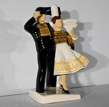 Earthenware " Couple of Bigouden Dancers ", by R.Micheau-Vernez, Manufacture Henriot Quimper - Mid 20th century