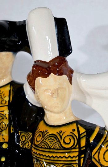 Earthenware " Couple of Bigouden Dancers ", by R.Micheau-Vernez, Manufacture Henriot Quimper - Mid 20th century