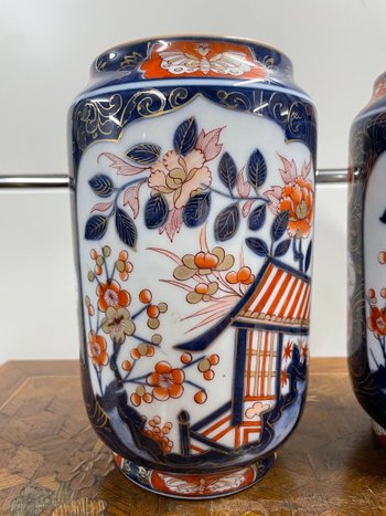 Paire De Vases En Porcelaine De Bayeux Décor Imari époque fin 19ème