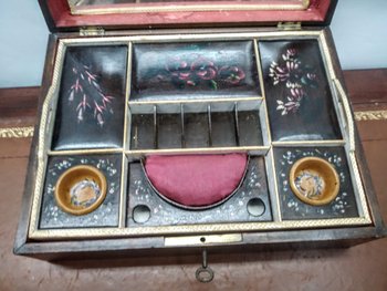 Painted sewing box in Spa wood