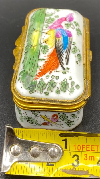 PORCELAIN PILL BOX