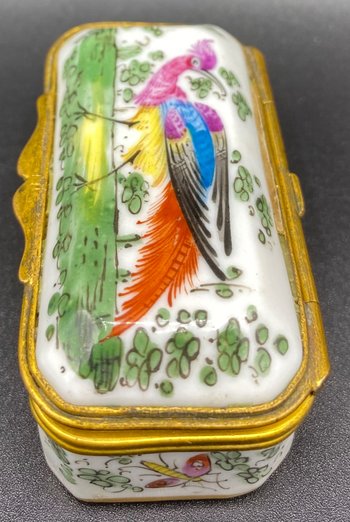 PORCELAIN PILL BOX