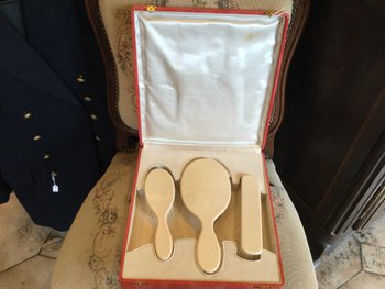 Ivory hairdressing kit