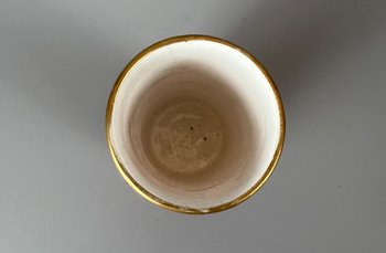 Un vaso di versamento di Chamberlain Worcester del 1840 circa con scene rurali stampate a pipistrello.