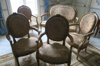 Wohnzimmer aus geschnitztem und vergoldetem Holz im Louis XVI-Stil im Napoleon-III-Stil