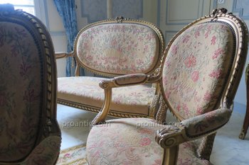 Wohnzimmer aus geschnitztem und vergoldetem Holz im Louis XVI-Stil im Napoleon-III-Stil