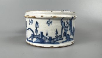 Une rare tasse à café à motif Worcester "Gazebo" du milieu du XVIIIe siècle c1755-9