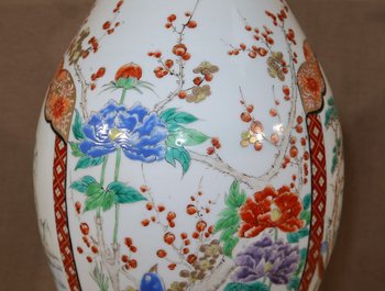 Grand Vase en Porcelaine Japonaise – Fin XIXe