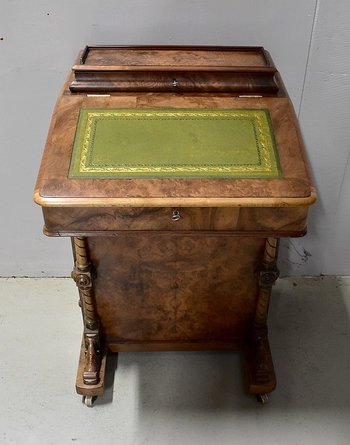 Small Davenport Walnut Desk, England, Victorian - 19th century