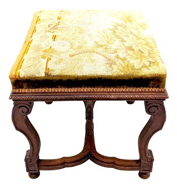 Tabouret De Style Louis XIV Recouvert De Tapisserie