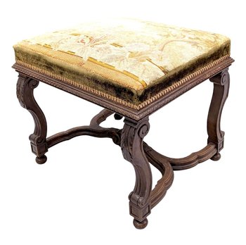 Tabouret De Style Louis XIV Recouvert De Tapisserie