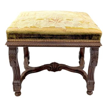 Tabouret De Style Louis XIV Recouvert De Tapisserie