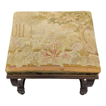 Tabouret De Style Louis XIV Recouvert De Tapisserie