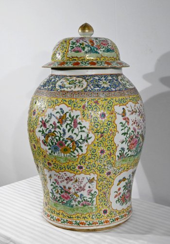 Important Porcelain Vase, Canton - Late 19th Century