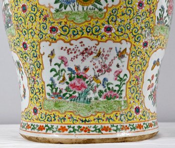 Important Porcelain Vase, Canton - Late 19th Century