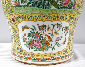 Important Porcelain Vase, Canton - Late 19th Century