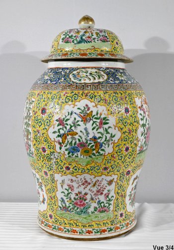 Important Porcelain Vase, Canton - Late 19th Century