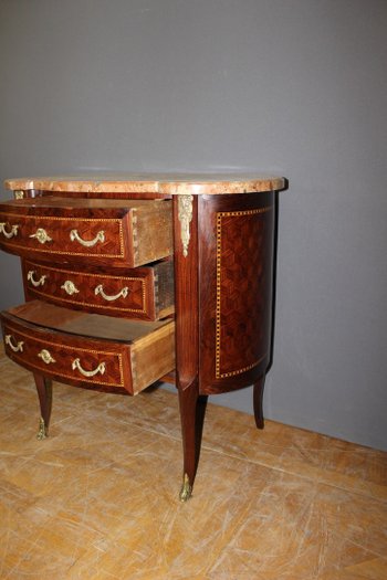 Commode rognon de style Louis XV en marqueterie vers 1900