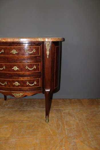 Commode rognon de style Louis XV en marqueterie vers 1900