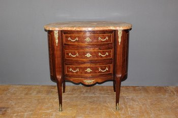 Commode rognon de style Louis XV en marqueterie vers 1900