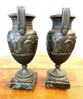 Paire de vase balustre en régule 19ème décor de personnage à l'antique