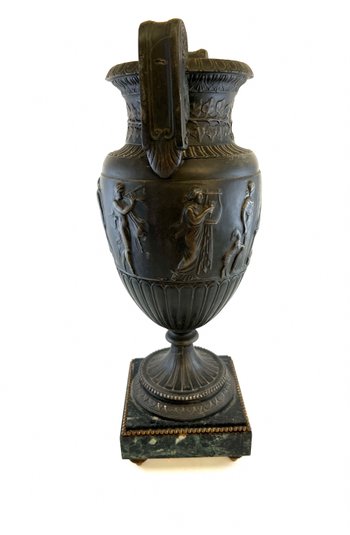 Paire de vase balustre en régule 19ème décor de personnage à l'antique