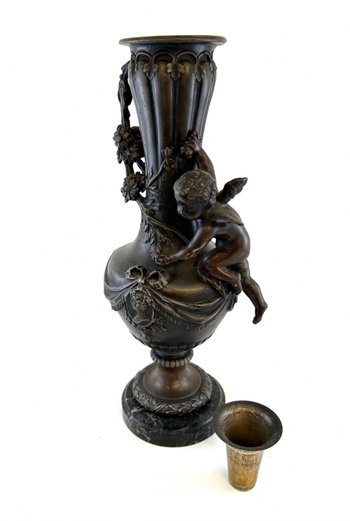 Pair of vases in regula with angel decoration