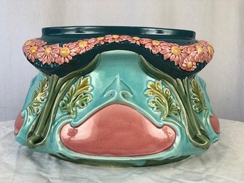 Planter in polychrome slip decorated with a garland of flowers