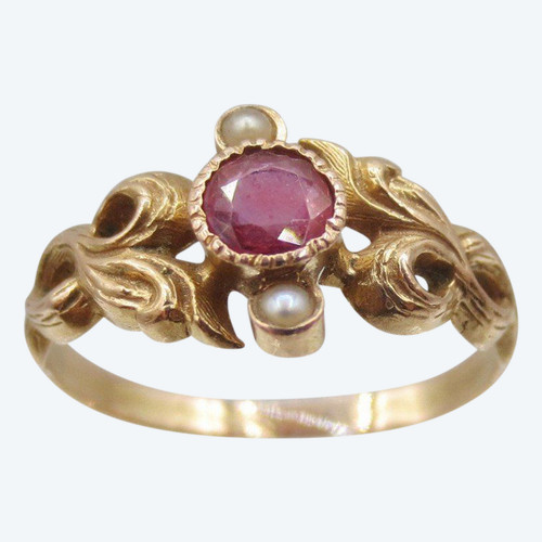 Garnet and pearl ring, 19th Century.