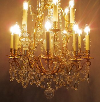 15-Light Chandelier In Gilt Bronze And Crystals.