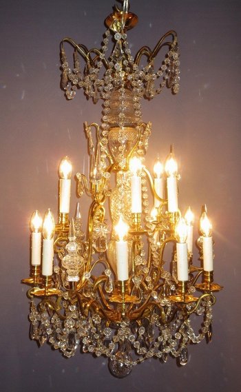 15-Light Chandelier In Gilt Bronze And Crystals.