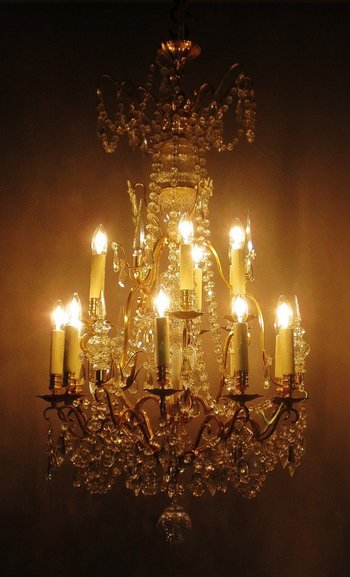 15-Light Chandelier In Gilt Bronze And Crystals.