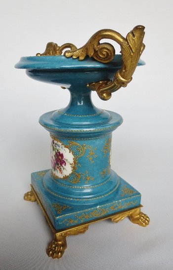 Cassolette En Porcelaine, Attribuées à Jacob Petit.