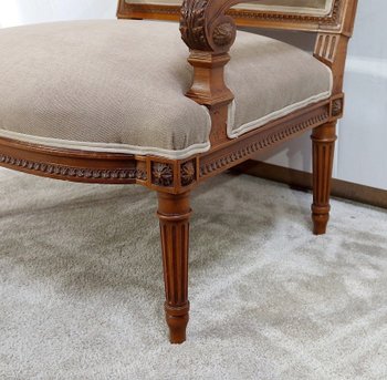 Fauteuil bas en Noyer massif, style Louis XVI – fin XIXe