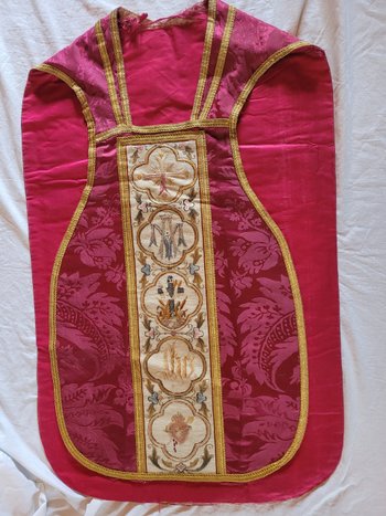 Chasuble in cherry red damask and embroidery, 19th century