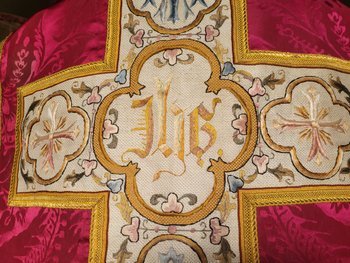 Chasuble in cherry red damask and embroidery, 19th century