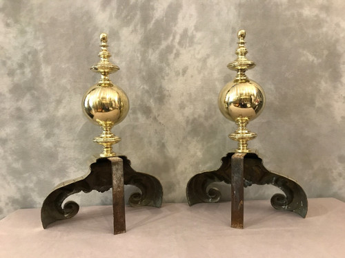 Coppia di grandi candelabri in ottone lucido di modello olandese del XIX secolo