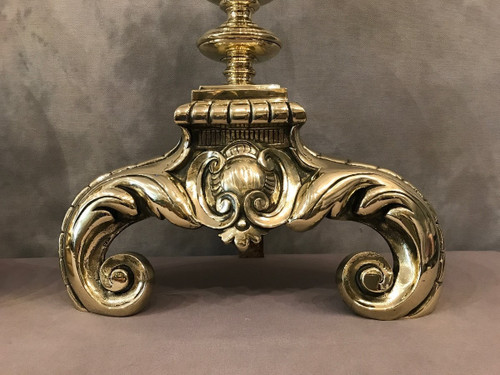 Coppia di grandi candelabri in ottone lucido di modello olandese del XIX secolo