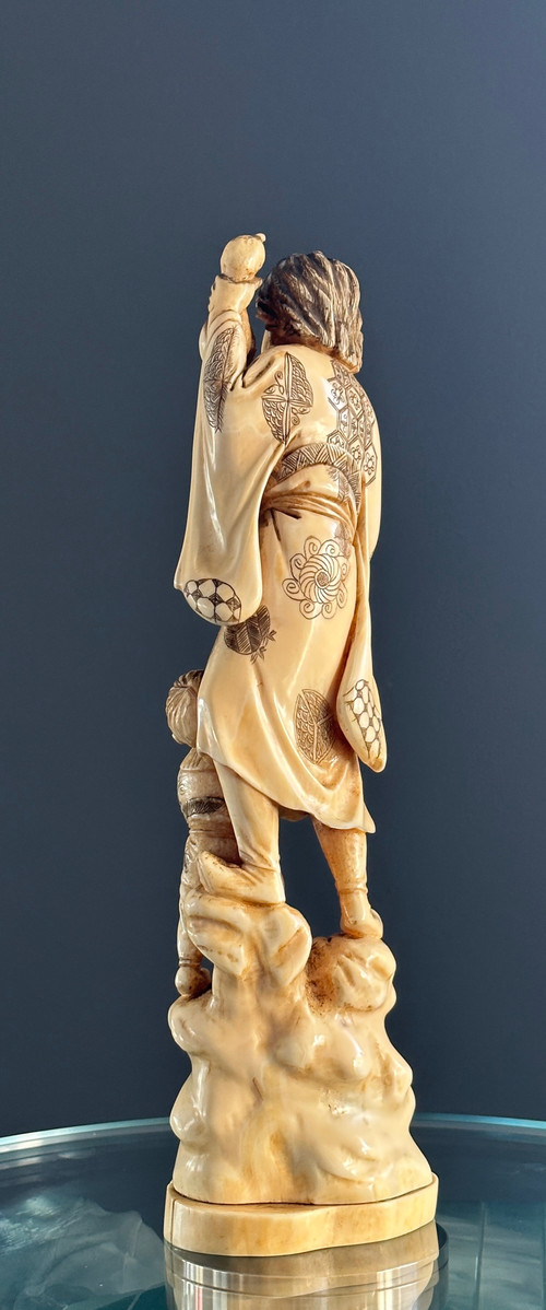 Okimono Ivory sculpture Japan Meiji period (1868 - 1912)