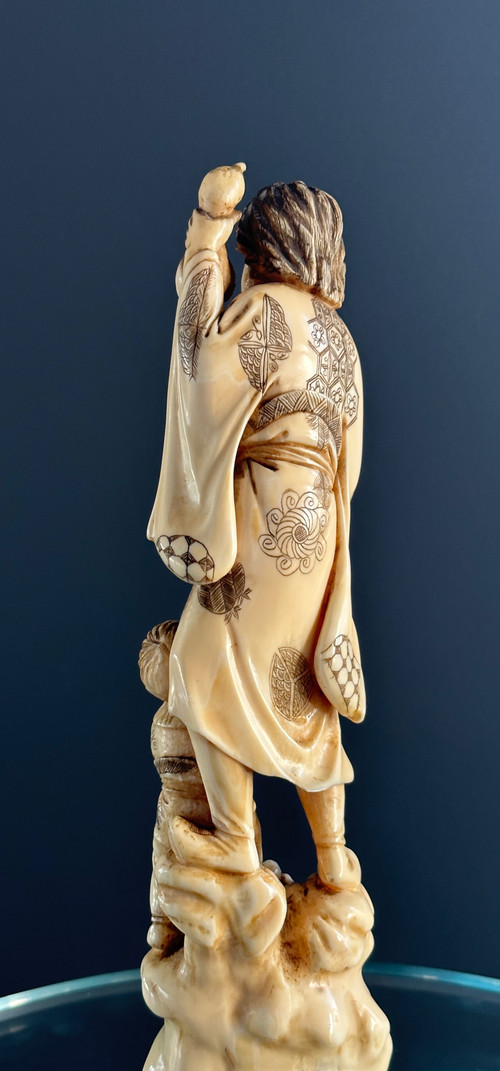 Okimono Ivory sculpture Japan Meiji period (1868 - 1912)