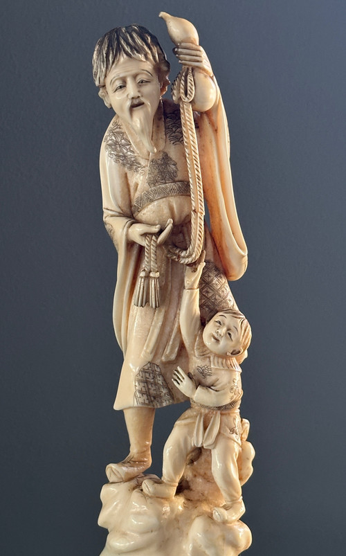 Okimono Ivory sculpture Japan Meiji period (1868 - 1912)