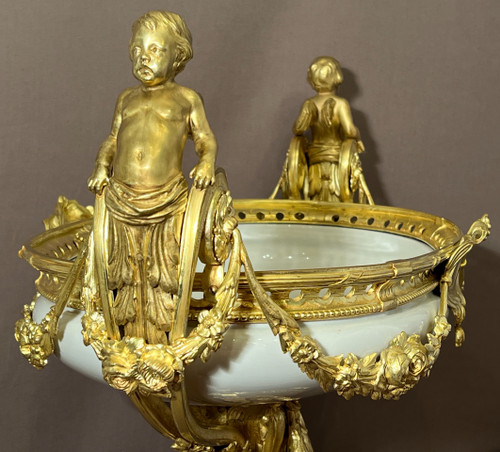 Large Cup Center Of Table in Porcelain of Paris And Chased Bronze Gilded XIXth