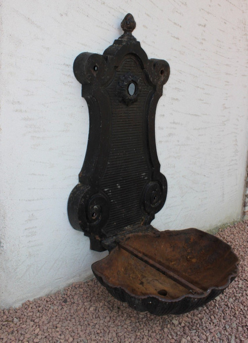 Cast iron fountain end of XIX