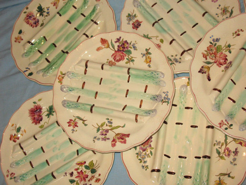 Set of 8 plates with compartments in Longchamp earthenware from the 19th century for asparagus