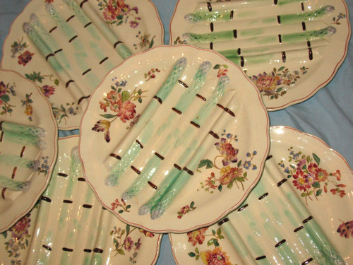 Set of 8 plates with compartments in Longchamp earthenware from the 19th century for asparagus