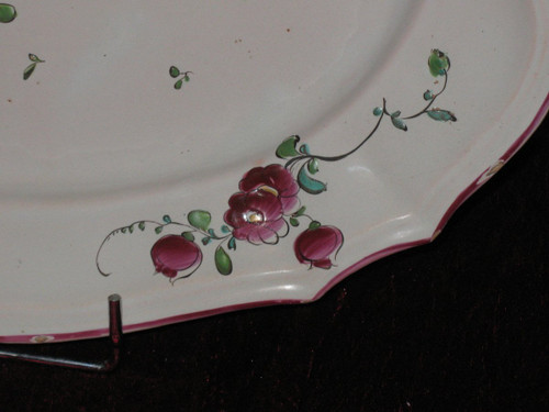 Oval dish in Sceaux earthenware from the 18th century with polychrome floral decoration