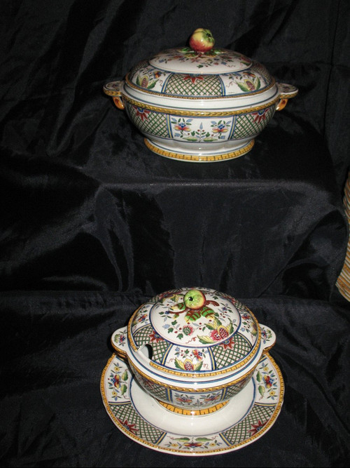 Sarreguemines earthenware dinner service with Montmorency decor 90 pieces late 19th century