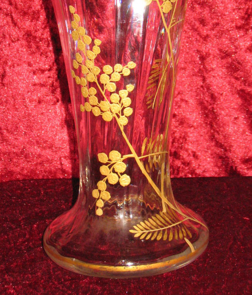 Glass vase painted with fine gold decorated with flowers, 19th century