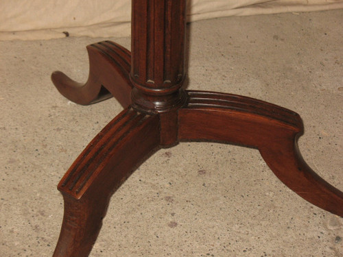 Tilting tripod pedestal in walnut, Louis XVI style, early 19th century