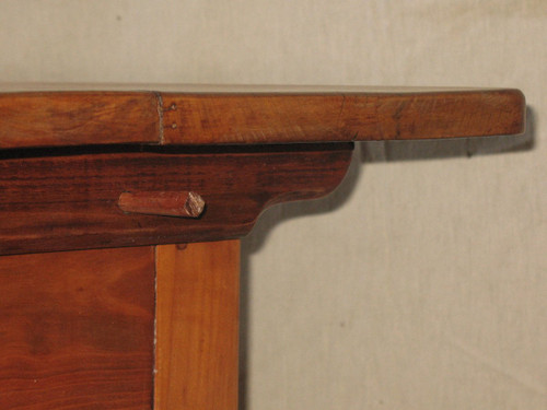 Tavolo in legno di ciliegio biondo origine svizzera, inizio '800